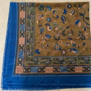 🐬Large floral scarf or shawl EUC